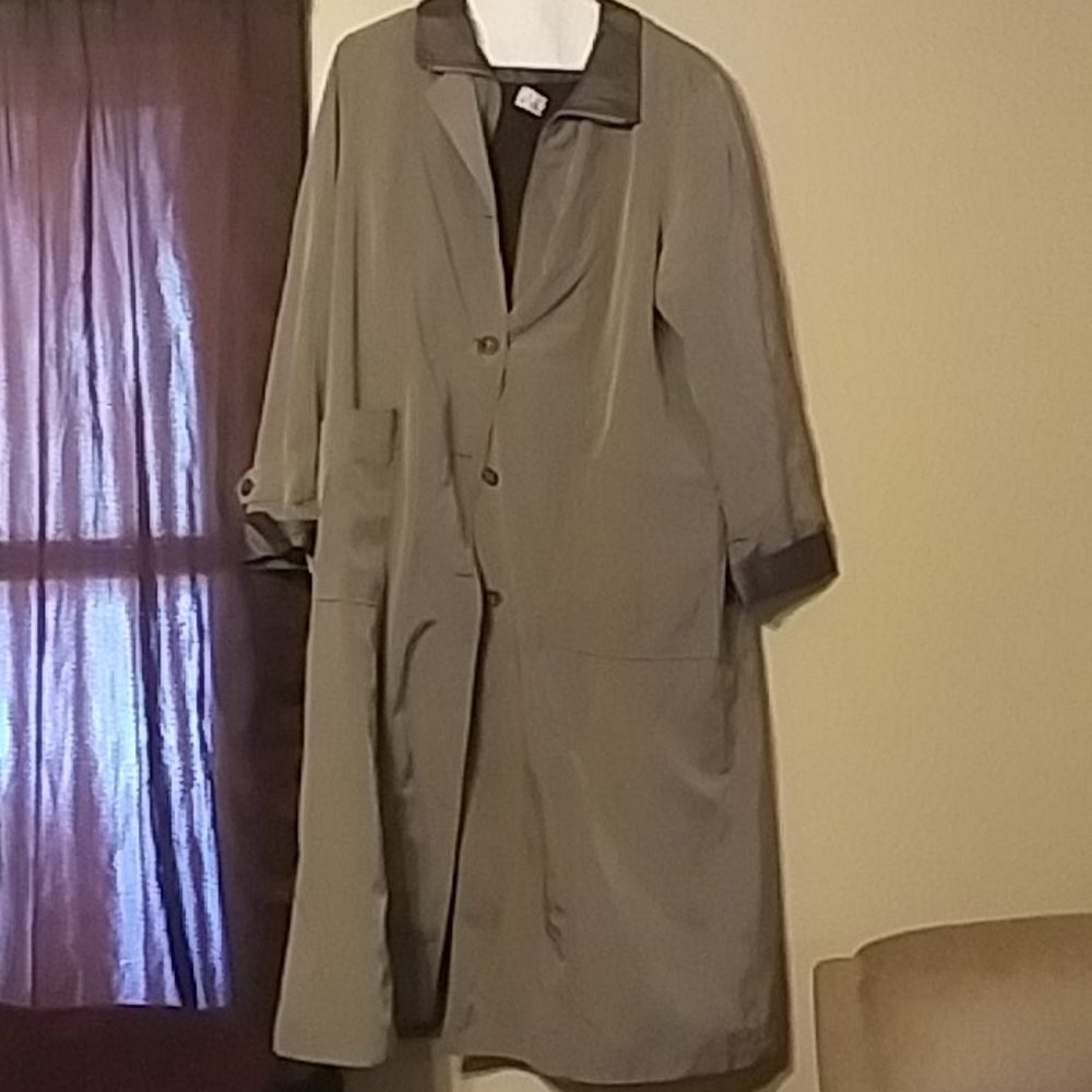 A really nice mens "Gallery" brand trench coat XL